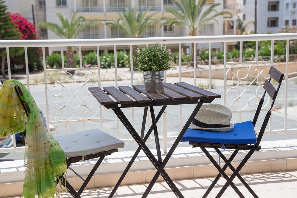Love Nest Apartment Paphos Chambre photo