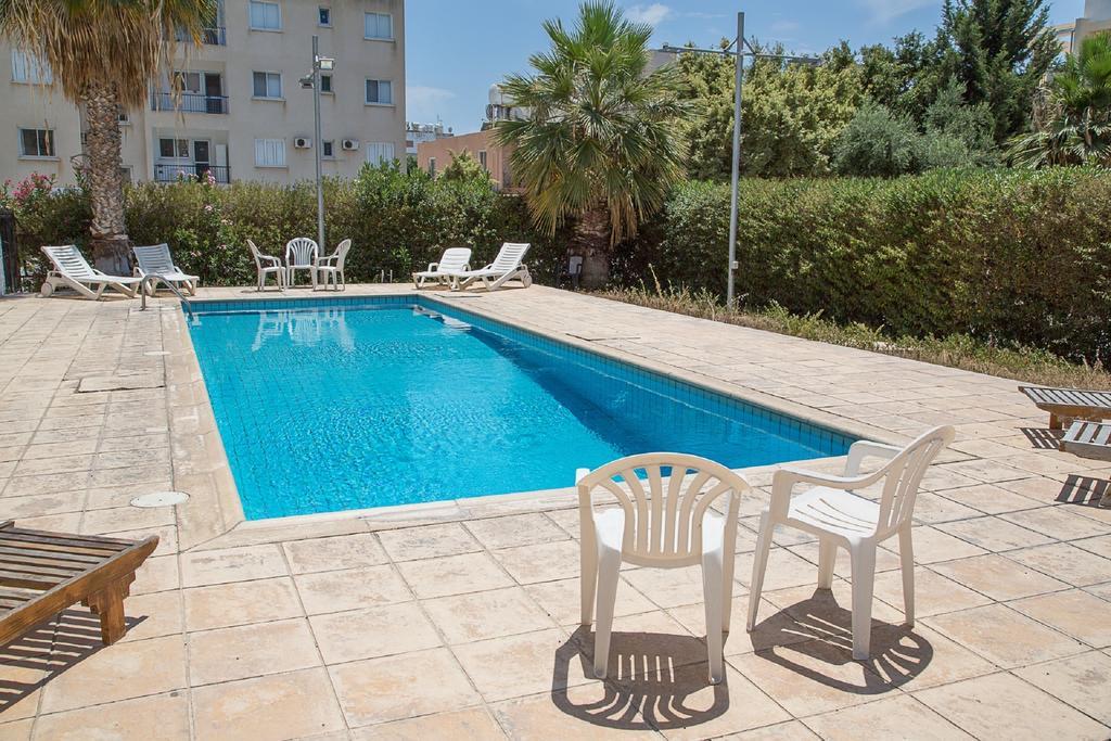 Love Nest Apartment Paphos Chambre photo
