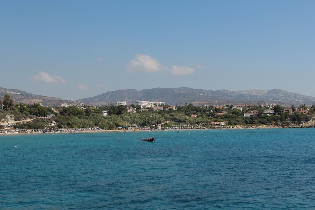 Love Nest Apartment Paphos Chambre photo